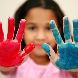 Des peintures à doigts pour enfants ont été jugées non-conformes. [Depositphotos - rmarmion]