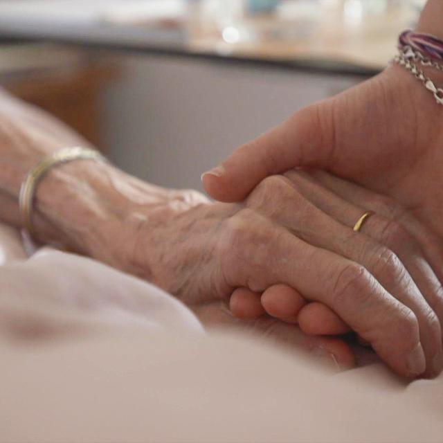 Un cinquième (19%) des personnes âgées de 65 ans et plus ont reçu des soins à domicile en 2021. [RTS]