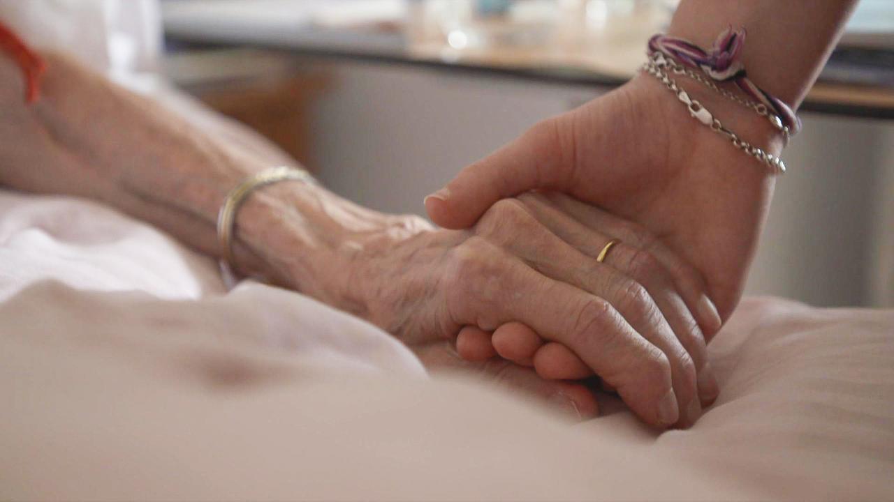 Un cinquième (19%) des personnes âgées de 65 ans et plus ont reçu des soins à domicile en 2021. [RTS]