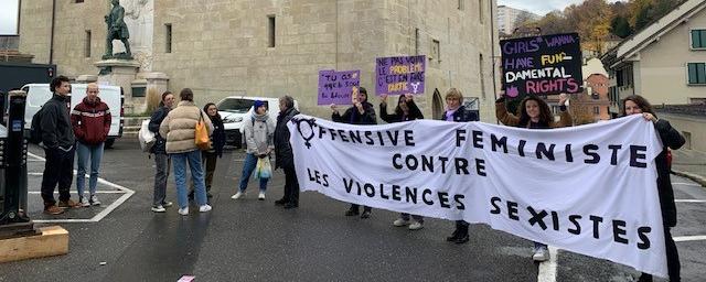 Mobilisation à Lausanne pour la Journée internationale pour l'élimination de la violence à l’égard des femmes. [RTS - Martine Clerc]