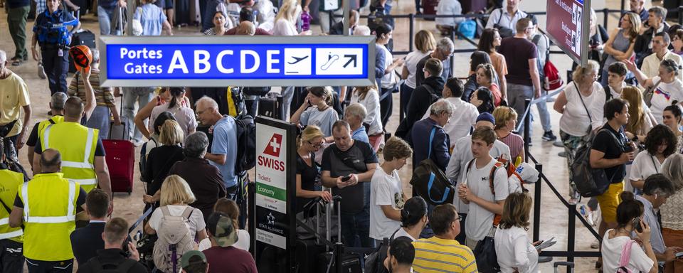 L'aéroport de Genève attend 51 mille passagers le 2 juillet. [Keystone - Martial Trezzini]