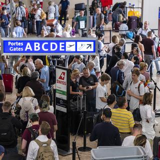 L'aéroport de Genève attend 51 mille passagers le 2 juillet. [Keystone - Martial Trezzini]