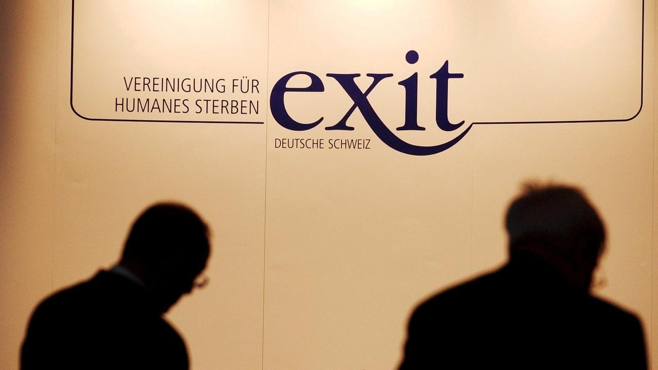 Faute de candidats au Tessin, l’association Exit est obligée de se tourner vers les offres d’emploi pour le recrutement d’accompagnants. [Keystone - Gaëtan Bally]