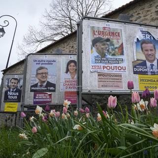 Des affiches électorales des candidats à la présidentielle française. [Keystone/AP Photo - Michel Euler]