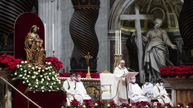 Le pape François dans la basilique Saint-Pierre au Vatican. [EPA/Keystone - Angelo Carconi]