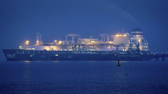 Le bateau FSRU "Hoegh Esperanza" est ancré à Wilhelmshaven, dans le nord de l'Allemagne, le 16 décembre 2022. [AP Photo/ Keystone - Michael Sohn]