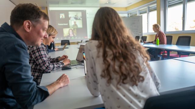 Le premier jour du hackathon FRESCO (First Reionization Epoch Survey that is COmplete) à l'Observatoire de Genève, le 17 novembre 2022. [RTS - Stéphanie Jaquet]