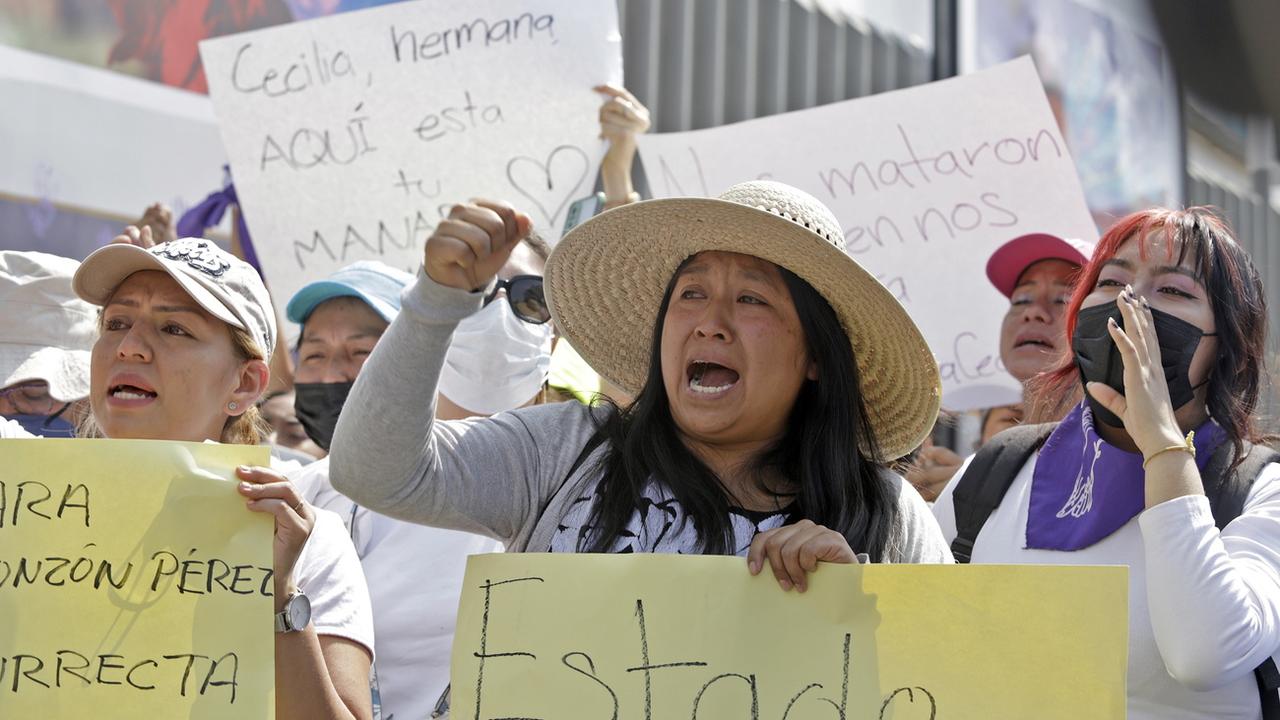 Des femmes manifestent au Mexique contre les violences faites aux femmes. [Keystone/EPA - Hilda Rios]