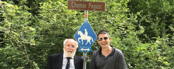 Michel Mayor et Didier Queloz, prix Nobel de physique 2019, assistent à la cérémonie du changement de nom du chemin menant à l'Observatoire de l'UNIGE, le 15 juin 2021. [UNIGE]