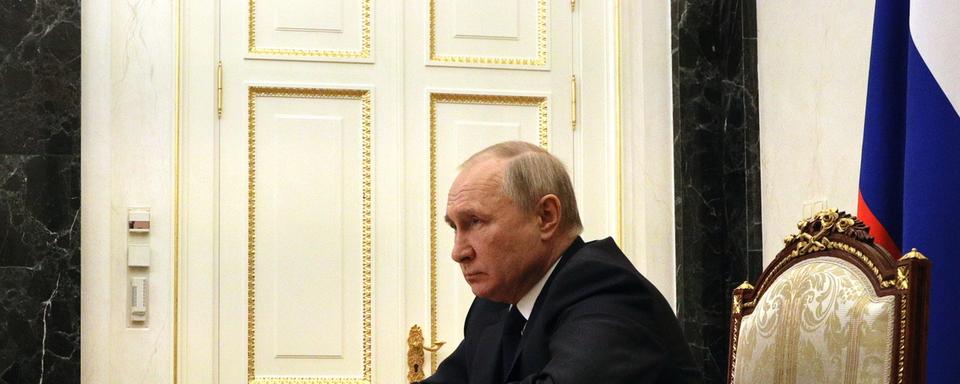 Le président russe Vladimir Poutine participe à une réunion par vidéoconférence avec des membres du gouvernement au Kremlin à Moscou, en Russie, le 10 mars 2022. [EPA - MIKHAIL KLIMENTYEV]