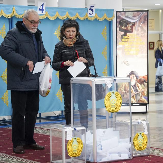 Près de douze millions de Kazakhs étaient appelés aux urnes dimanche pour une élection présidentielle anticipée. [Keystone - Vladimir Tretyakov]