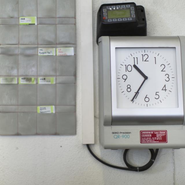 Temps de travail: le PLR souhaite une actualisation des horaires, afin de contrer les pénuries d'électricité [KEYSTONE - GAETAN BALLY]