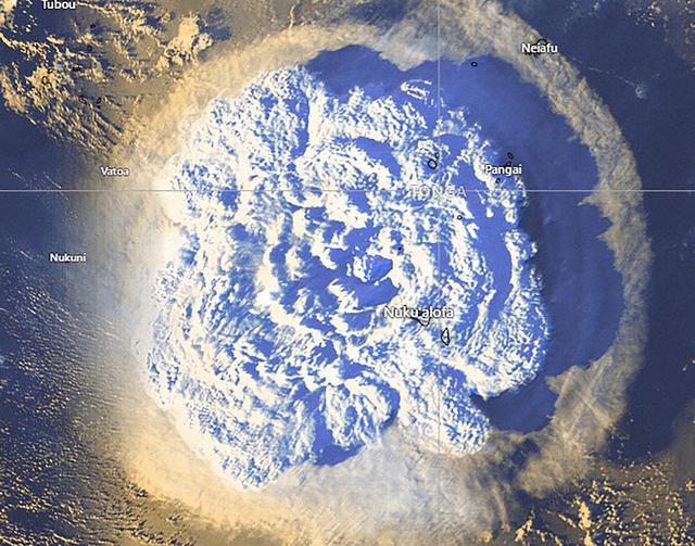 L'éruption du volcan Hunga Tonga-Hunga Ha'apai a provoqué une alerte au tsunami dans le Pacifique. [Keystone - EPA/Tonga Meteorological Services]