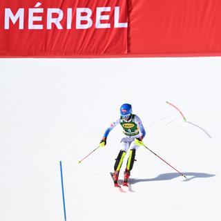 Mikaela Schiffrin (USA) lors de la 1ère manche du slalom féminin dans le cadre des finales de la Coupe du monde de ski à Méribel, samedi 19 mars 2022. [APA/KEYSTONE - Barbara Gindl]