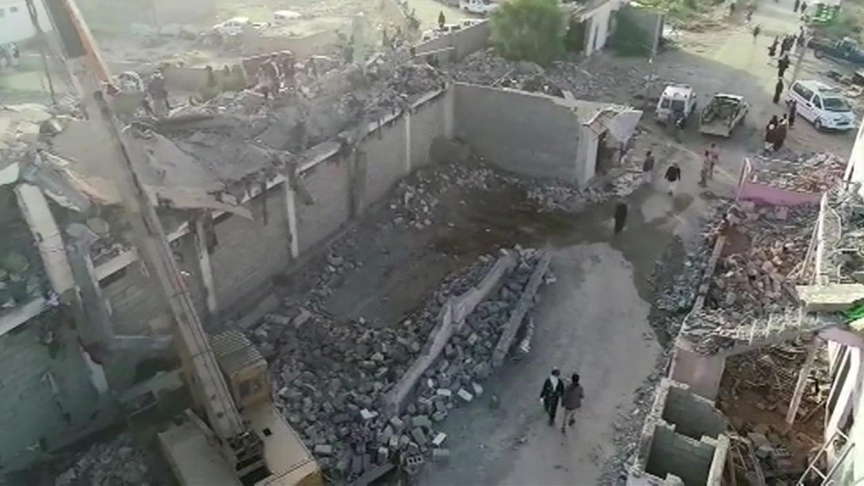 Les restes de la prison bombardée vendredi à Saada, au Yémen. [Keystone - Houthi media office]