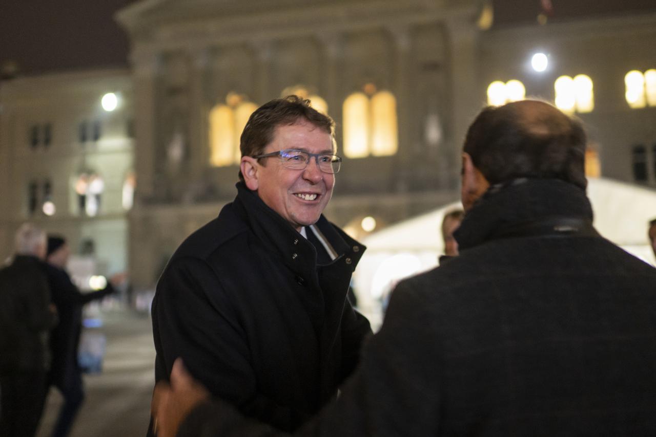 Arrivée au Palais fédéral du candidat UDC Albert Rösti. [Keystone - Alessandro della Valle]