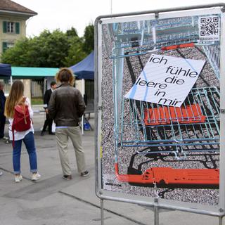 Une campagne de prévention contre le suicide des jeunes à Berne. [Keystone - Anthony Anex]