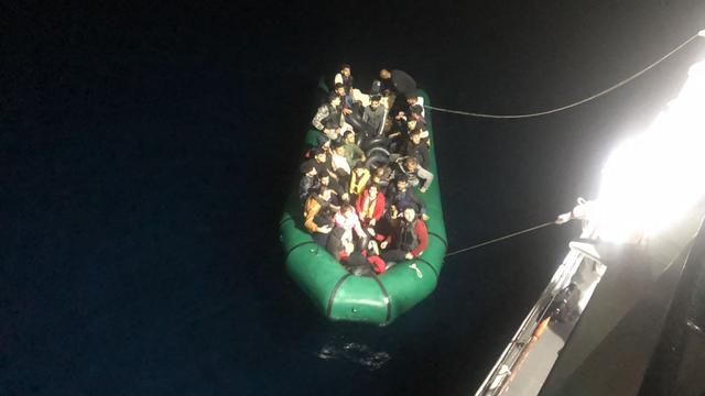 Sauvetage de 143 migrants par les gardes-côtes turcs en mer Egée le 3 octobre 2022 [AFP - Turkish Coast Guard Command / ANADOLU AGENCY]