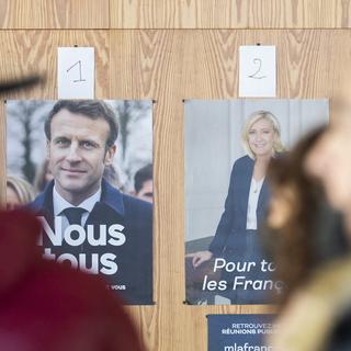Les affiches des candidats à l'élection présidentielle française. [The Canadian Press/Keystone - Graham Hughes]