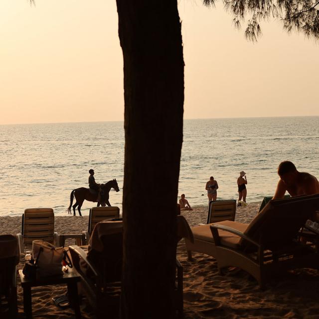 Touristes russes sur une plage de Phuket, en Thaïlande, 12.03.2022. [Reuters - Jorge Silva]