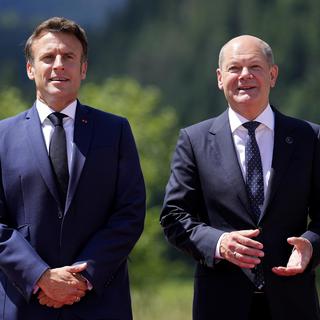 Emmanuel Macron et Olaf Scholz en juin 2022. [AP/Keystone - Martin Meissner]