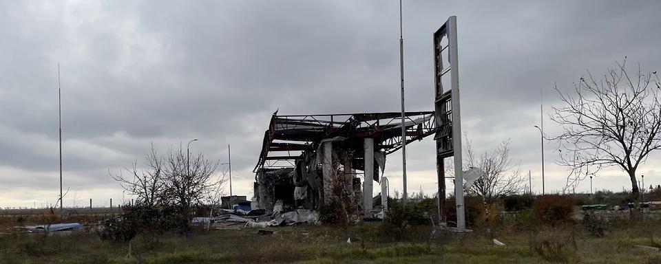 Un paysage en ruine dans la région de Kherson en Ukraine. [RTS - Maurine Mercier]