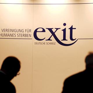 Faute de candidats au Tessin, l’association Exit est obligée de se tourner vers les offres d’emploi pour le recrutement d’accompagnants. [Keystone - Gaëtan Bally]