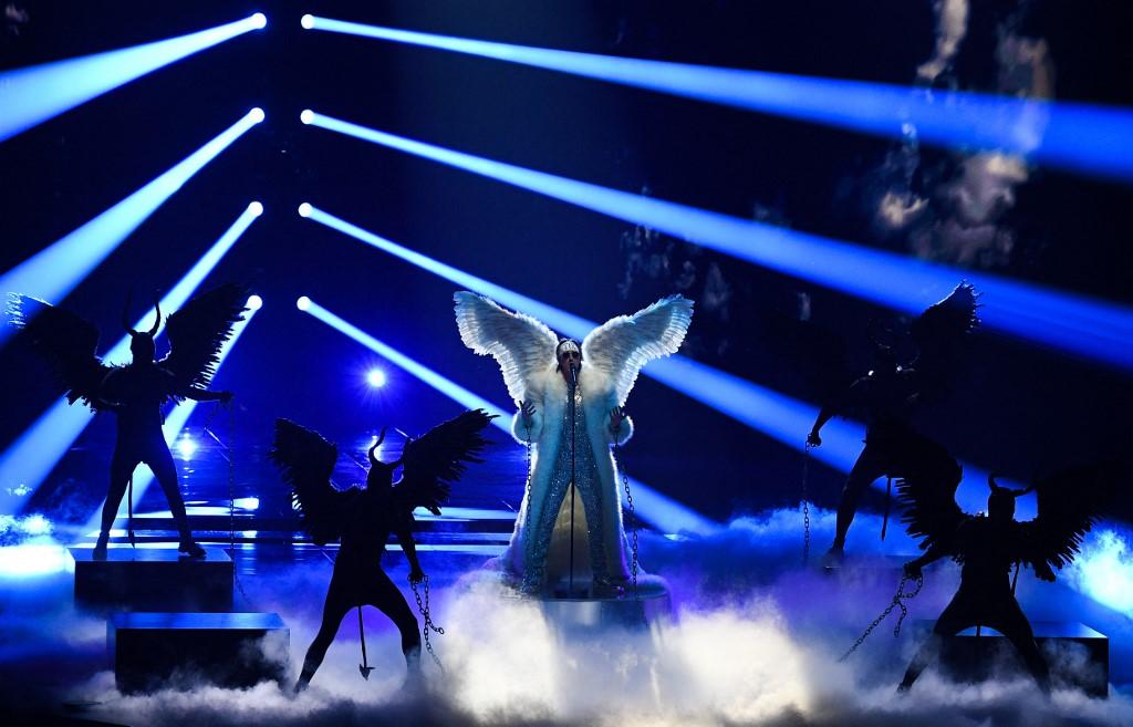L'Eurovision est le règne du kitch, ici Tix, le représentant ailé de la Norvège en 2021. [AFP - Vladimir Astapkovich/Sputnik]