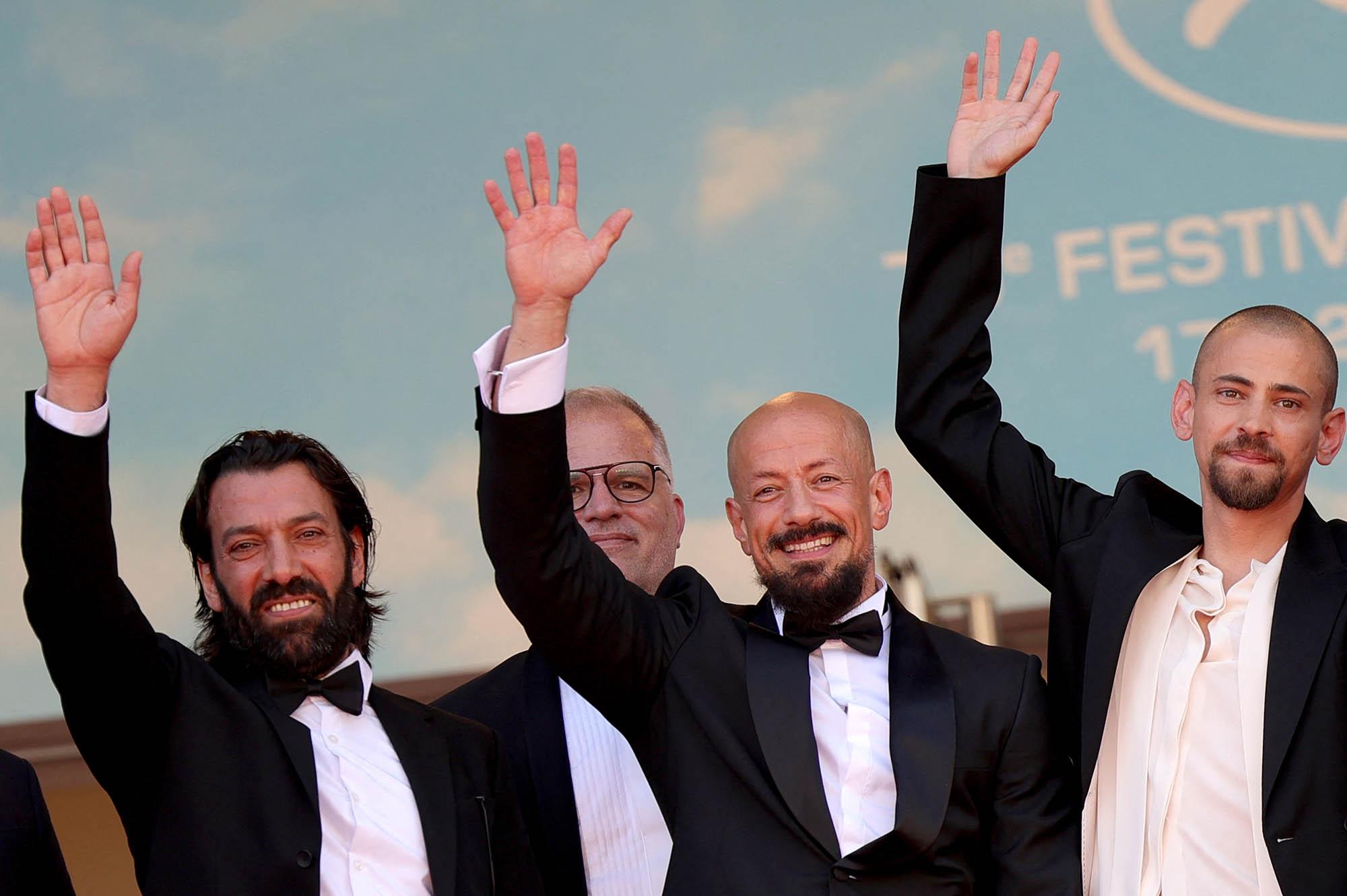 L'équipe du film "Boy From Heaven" au Festival de Cannes 2022. [AFP - Valery Hache]