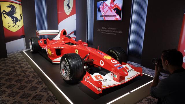 La Ferrari de Michael Schumacher, une F2003-GA Chassis 229, a été vendue pour plus de 14 millions de francs. [Keystone - Salvatore Di Nolfi]