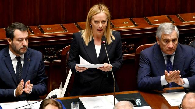 La Première ministre italienne Giorgia Meloni a présenté son programme au parlement. [Keystone - Andreas SOLARO]