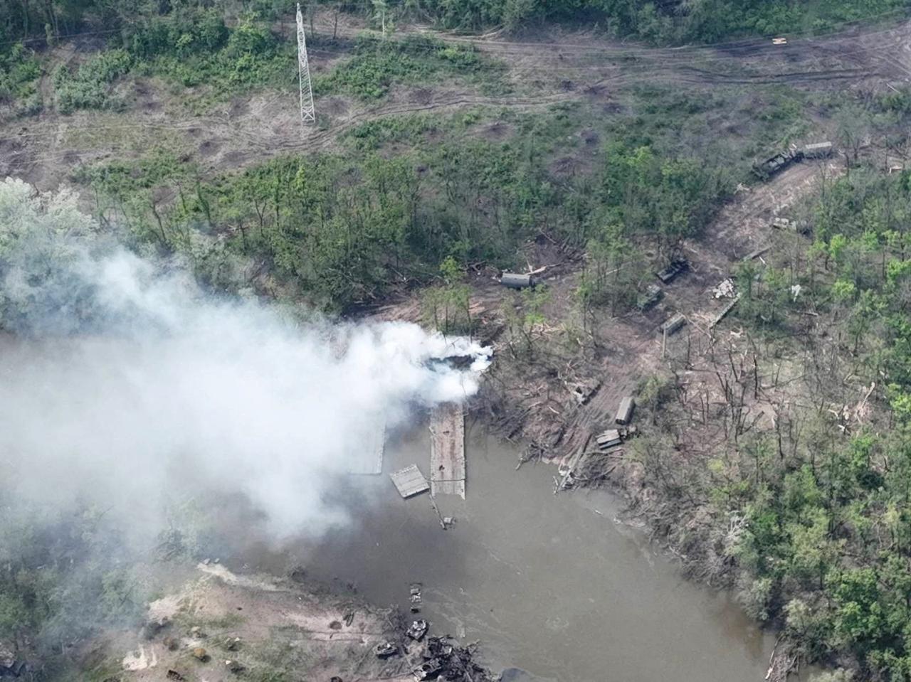 Les images de destruction d'équipements russes au bord de la rivière Severskyi Donet. [Reuters - Ukrainian Airborne Forces Command]