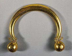 Le torque en or trouvé dans la tombe de Vix. [Musée du Châtillonnais, Châtillon sur Seine, Côte d'Or, France.]