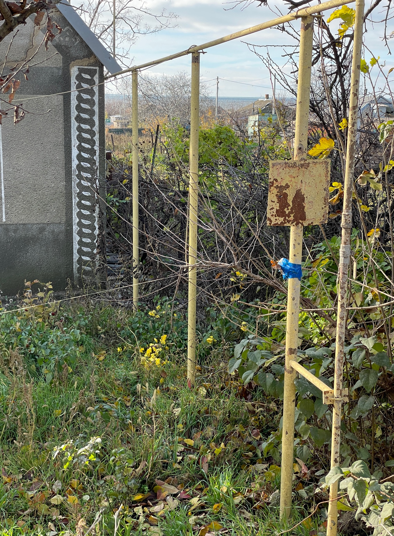 Un exemple de piège laissé par les Russes dans la région de Kherson. [RTS - Tristan Dessert]