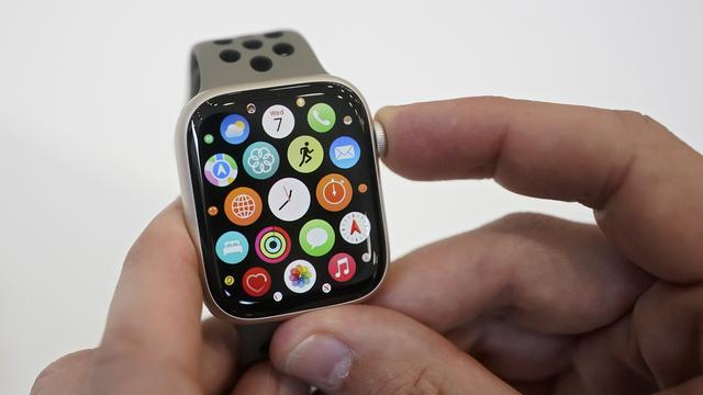 Une montre connectée de la marque Apple. [AP Photo/Keystone - Jeff Chiu]