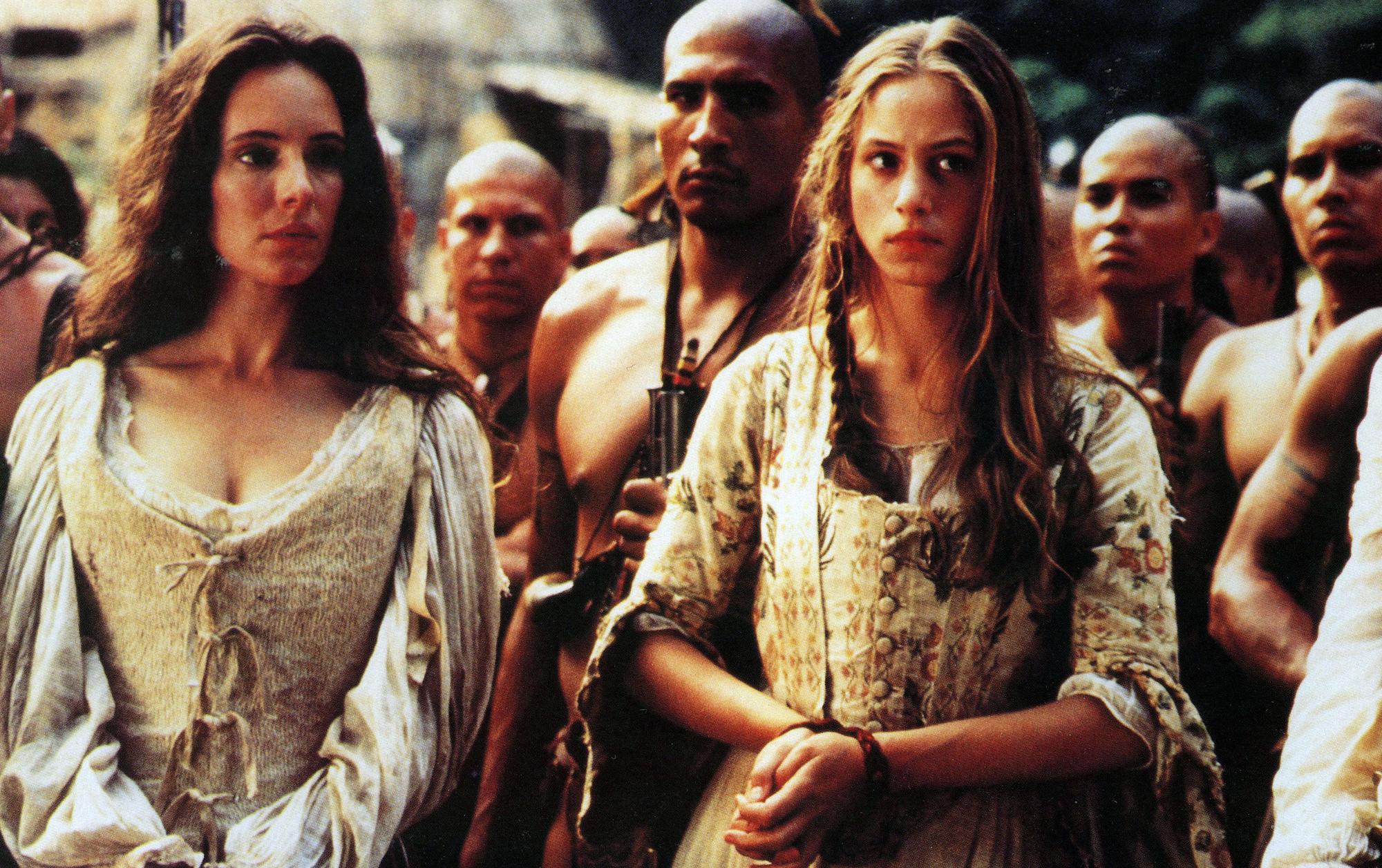 Les actrices Madeleine Stowe (à gauche) et Jodhi May dans "Le dernier des Mohicans". [Collection ChristopheL via AFP - MORGAN CREEK PRODUCTIONS]