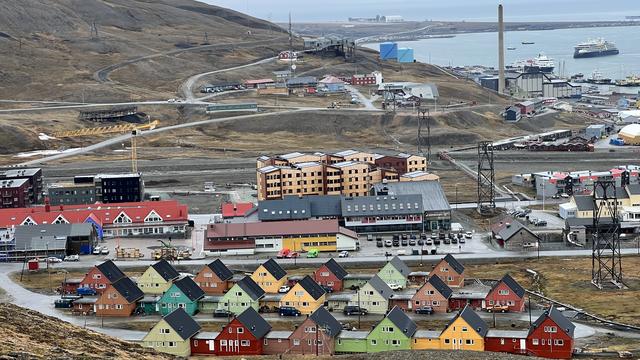Longyearbyen, la capitale administrative du Svalbard. [RTS - Flore Dussey]