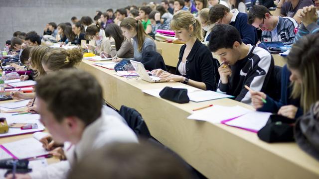 Un auditoire universitaire en Suisse. [Keystone - Martin Rütschi]