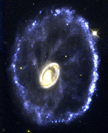 La galaxie de la Roue de Chariot, dans la constellation du Sculpteur, vue par le télescope spatial Hubble. [Hubble Space Telescope/NASA/ESA - Curt Struck and Philip Appleton (Iowa State Uni.), Kirk Borne (Hughes STX Corp.), and Ray Lucas ( Space Telescope Science Institute)]