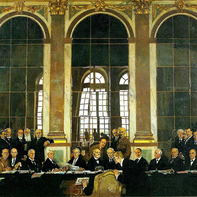 Signature du traité de Versailles par le peintre irlandais William Orpen (1878 - 1931). Parmi les compensations financières réclamées à l'Allemagne au terme de la Première Guerre mondiale, il y a notamment le versement de 47'312,1 tonnes d'or. Au cours d'avril 2014, celles-ci vaudraient environ 1'730 milliards de francs suisses. Avant même sa signature, le traité est qualifié de diktat par l'opinion publique allemande.
