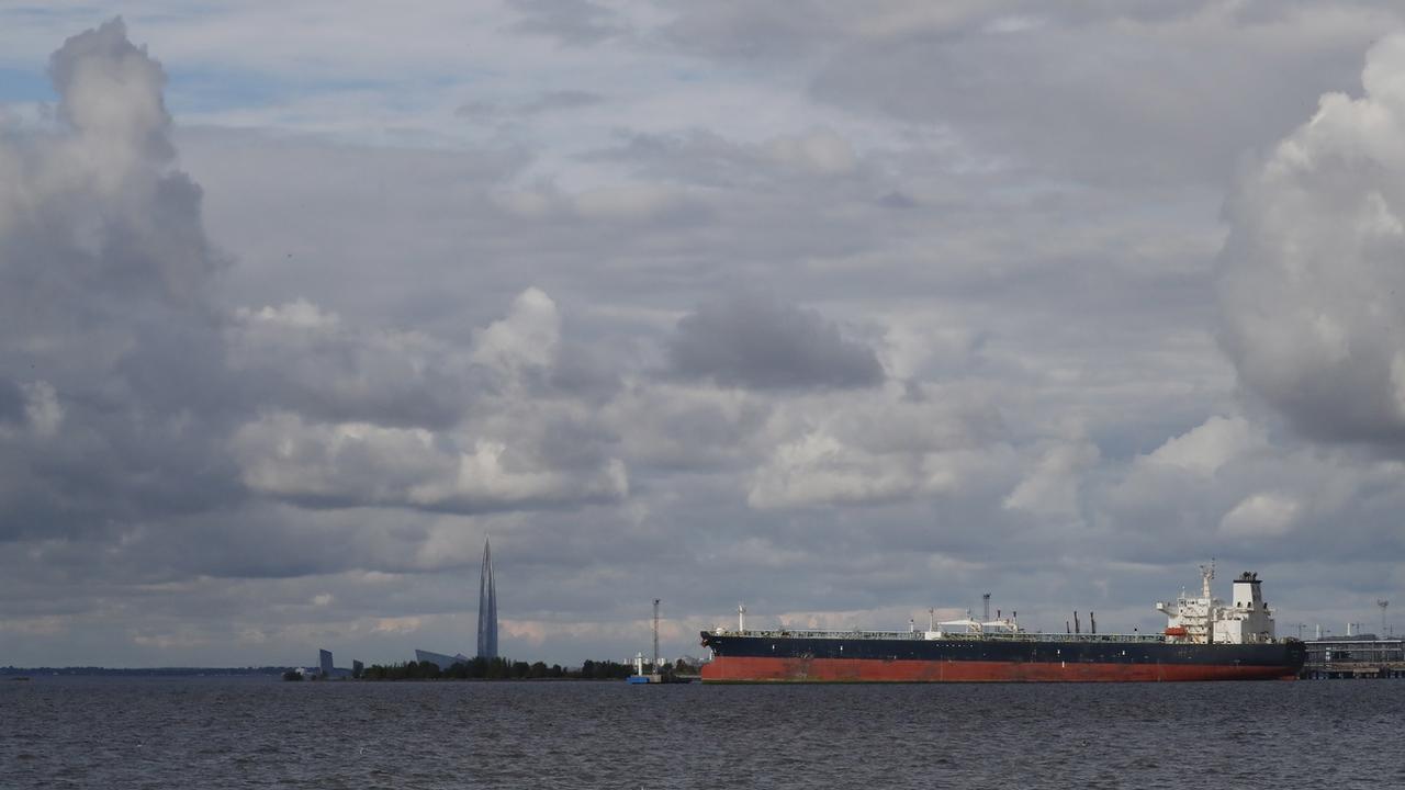 Un pétrolier de la société russe Gazprom photographié à Saint-Pétersbourg, en Russie, le 20 septembre 2022. [Keystone - Anatoly Maltsev]