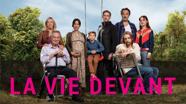 "La vie devant", une série écrite par Frédéric Recrosio et réalisée par Klaudia Reynicke et Kristina Wagenbauer. [RTS - Point Prod]