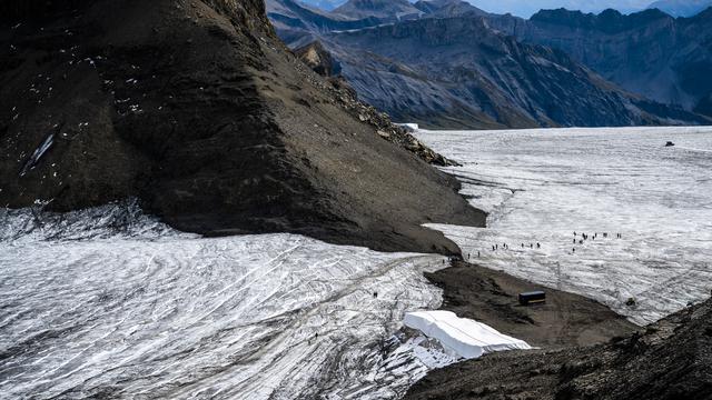 Le changement climatique a acté le divorce des glaciers du Scex Rouge et de Tsanfleuron. [Keystone - Jean-Christophe Bott]