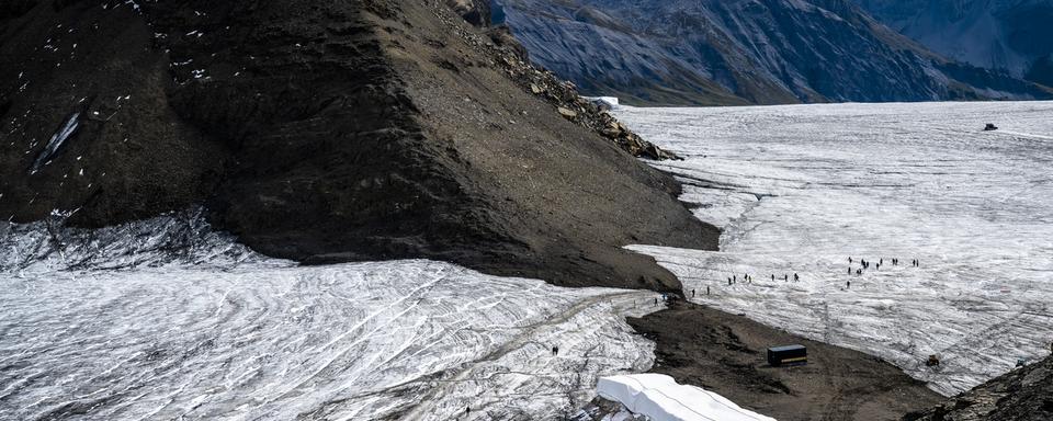 Le changement climatique a acté le divorce des glaciers du Scex Rouge et de Tsanfleuron. [Keystone - Jean-Christophe Bott]