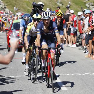 La mythique étape de l’Alpe d’Huez du Tour de France. [Keystone - EPA/GUILLAUME HORCAJUELO]