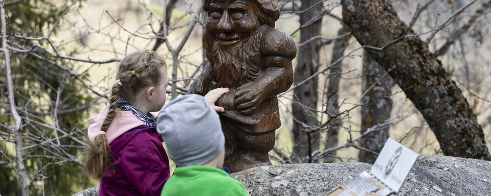 Certains enfants ukrainiens, scolarisés, vont-ils devoir déménager? [Keystone - Dominic Steinmann]