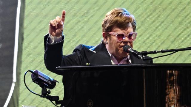 Elton John lors d'un concert de sa tournée mondiale d'adieux à Francfort le 27 mai dernier. [Arne Dedert]