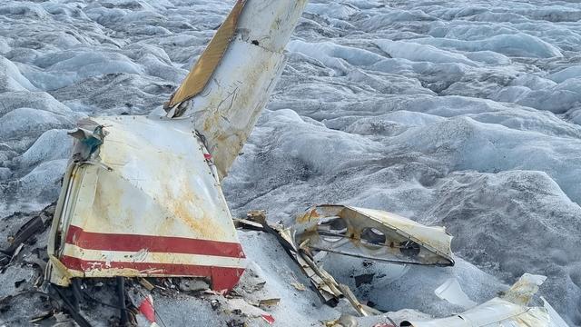 Des pièces d'un avion disparu en 1968 trouvées au glacier d'Aletsch [Keystone - Stefan Gafner]