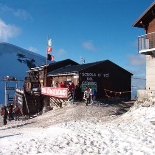 Le refuge des Guides du Cervin (3458m) est déchiré entre le Val d'Aoste et le Haut-Valais depuis 2018. [Domaine public - DR]