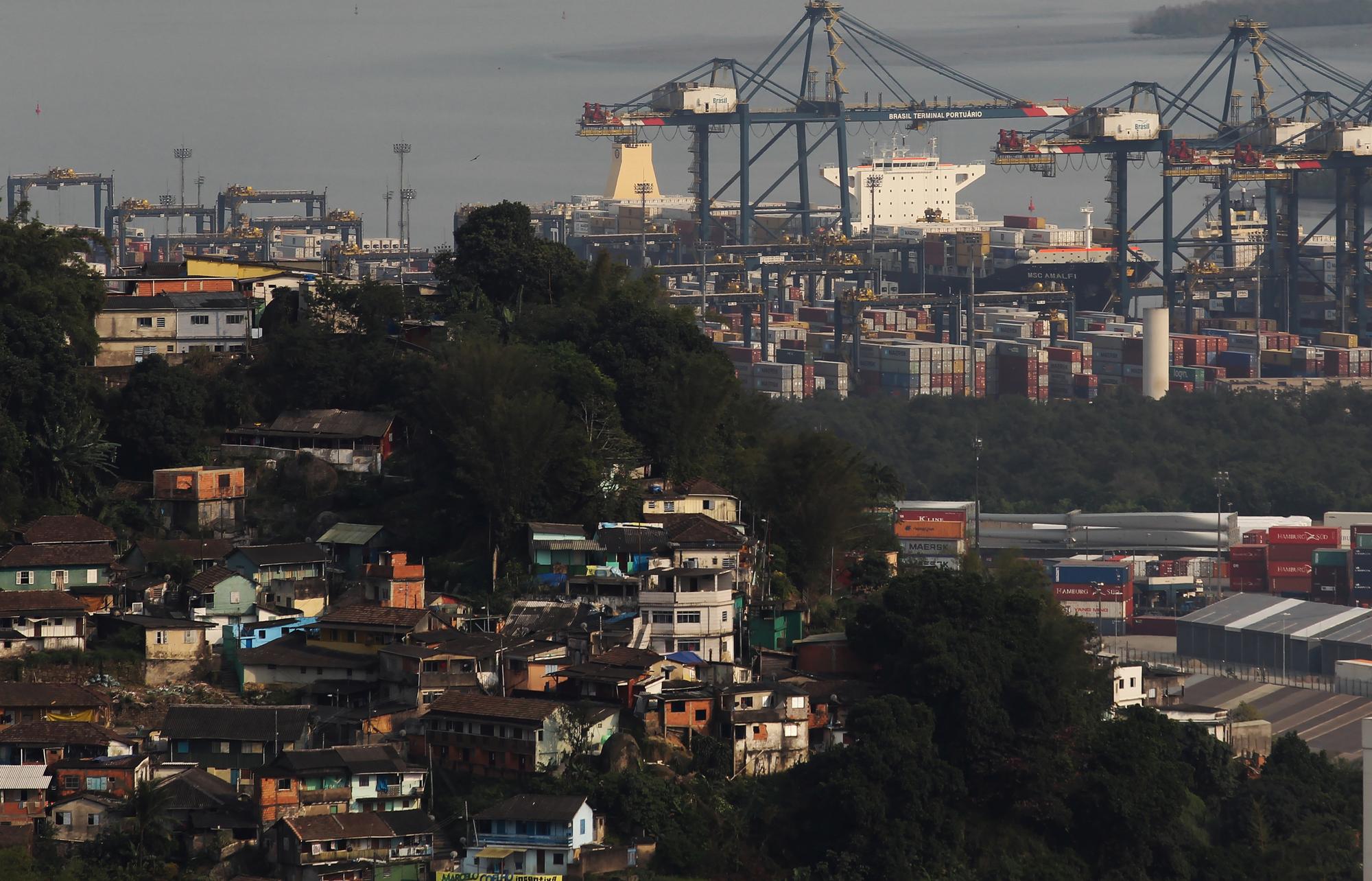 Le port de Santos, au Brésil, est le plus grand port à containers d'Amérique latine. [Reuters - Fernando Donasci]